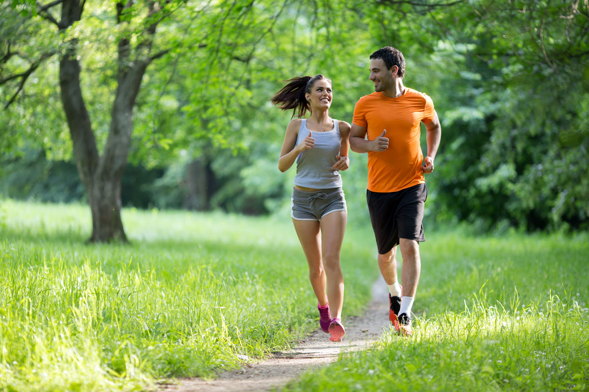 men and women jogging, bone health, curcumin, turmeric